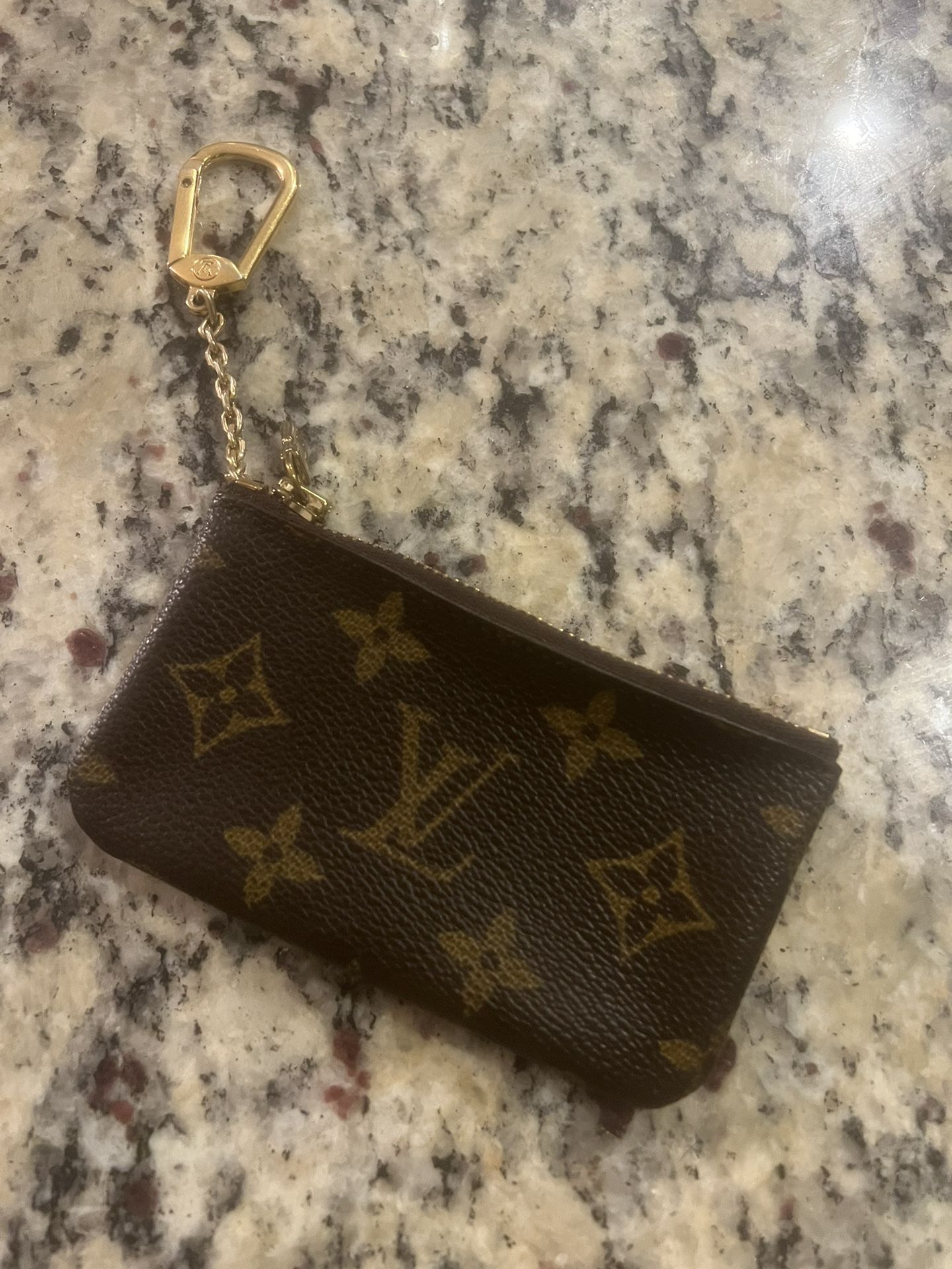 Louise Vuitton Wallet for Sale in Tampa, FL - OfferUp