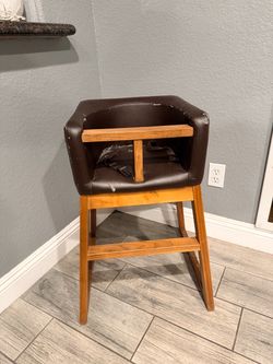 Monte Tavo High Chair - Solid Wood, Modern Design