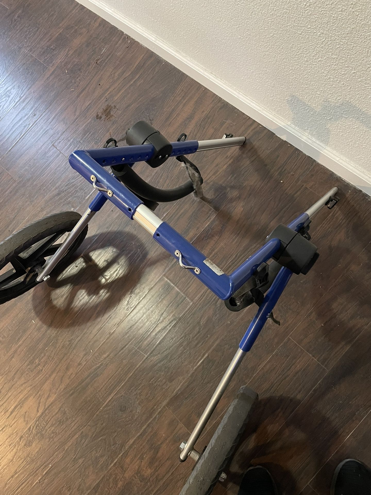 Wheels for dogs 70-180 lbs 20-22” leg 28x20x13z