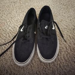 Nike Kids Shoe Size 5