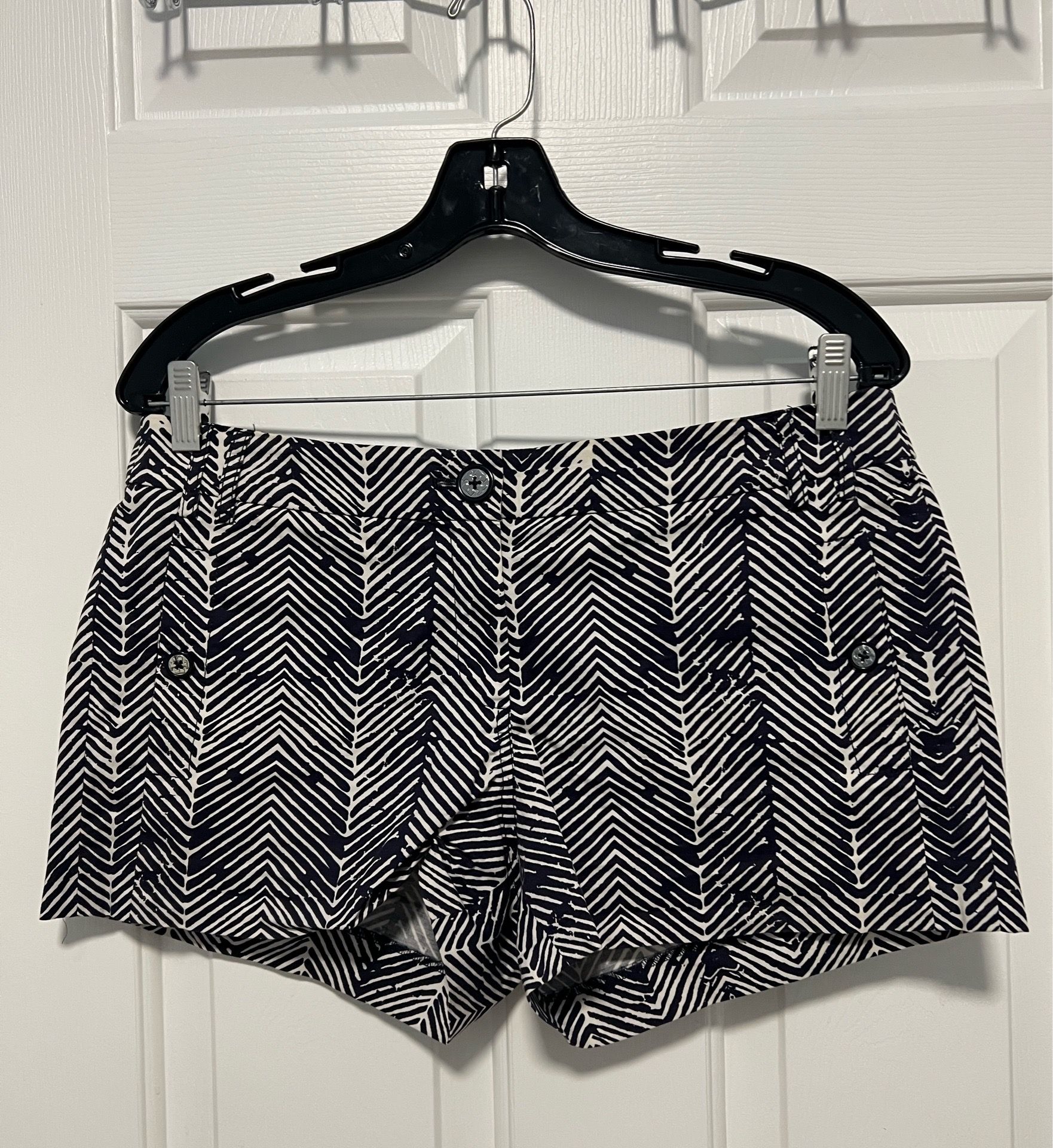 Brand New Torrey Birch Ladies Shorts Size 6