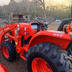 Kubota compact tractor with HST (hydrostatic transmission) and a front-end loader.