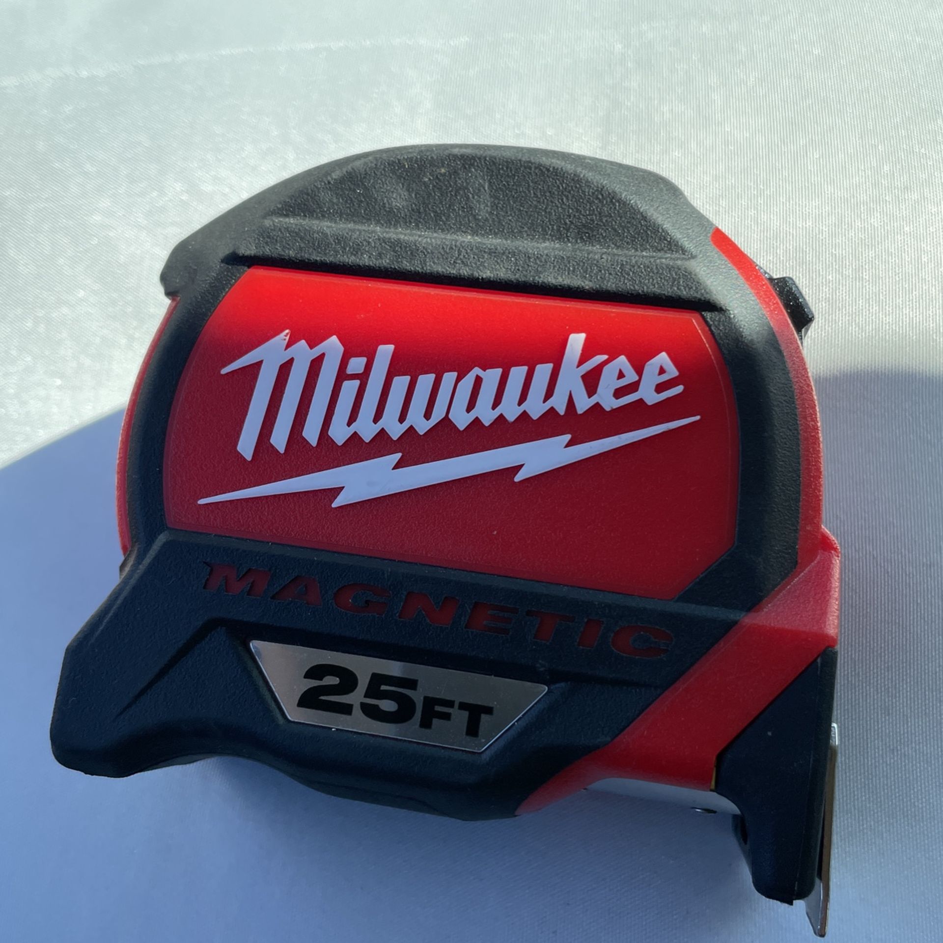 Milwaukee 25 Ft. Magnetic Tape Measure