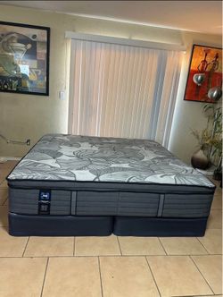 KING SIZE SEALY MEDIUM FIRM