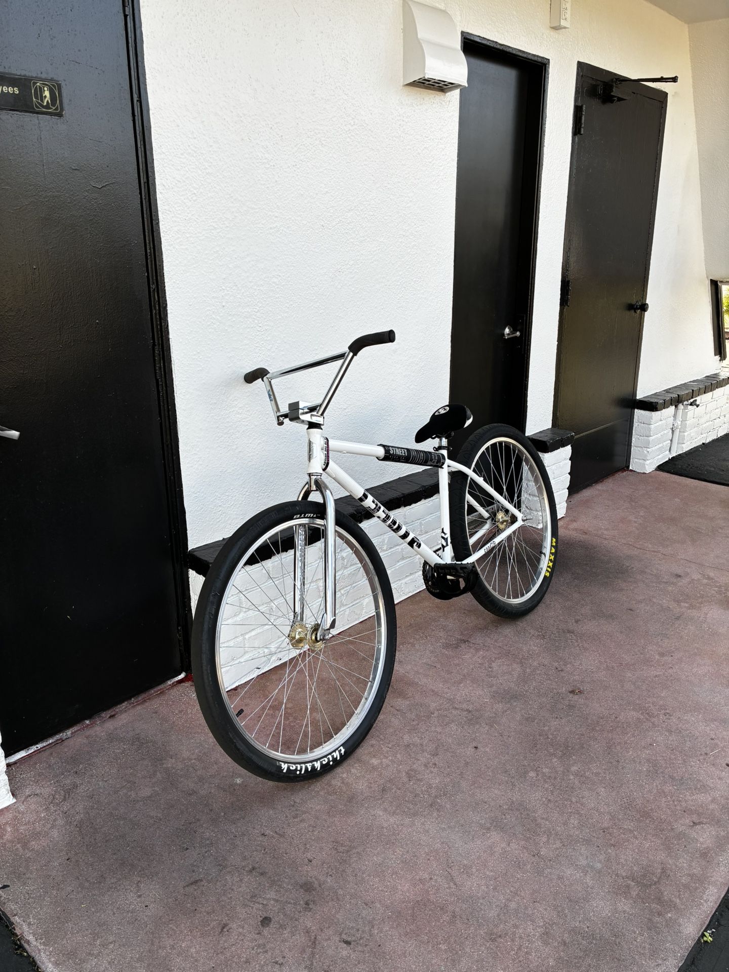 LMK FRAME TRADE FOR RED STREET CO WITH BOTTOM BRACKET ADAPTERS