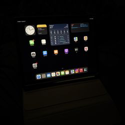 iPad Air 13-inch (M2) 2024 + STYLUS PENCIL AND CASE INCLUDED!