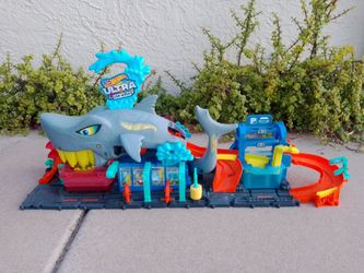 Hot wheels shark cat wash