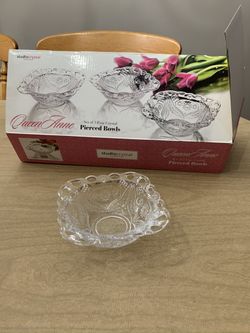 Queen Anne Pierced Fine crystal bowls - Candle holders - Set of 3, new in box