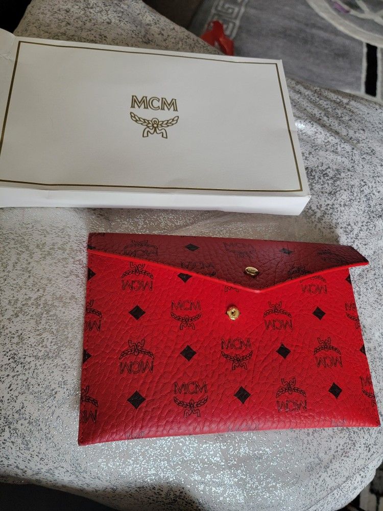 RED MCM