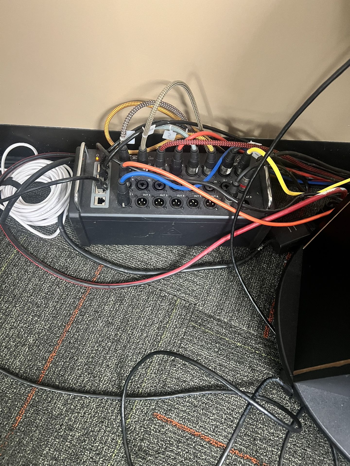 Behringer sd16 audio snake