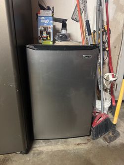 Mini fridge