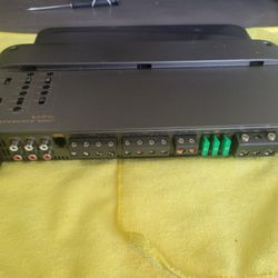 UN AMPLIFIER INFINITY 