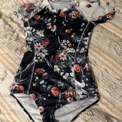 L Swim Suit One Piece With Sleeves And Zipper