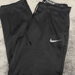 Black Nike Therma Fit Pants in Men’s Large with drawstring in great shape!  