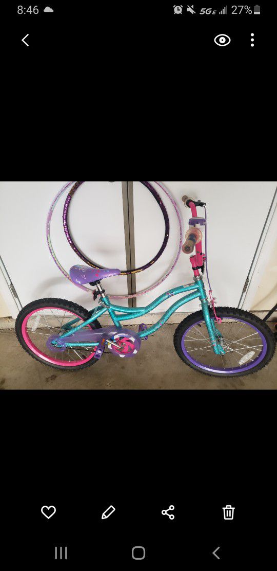 Girls Bike EXCELLENT/LIKE NEW CONDITION 