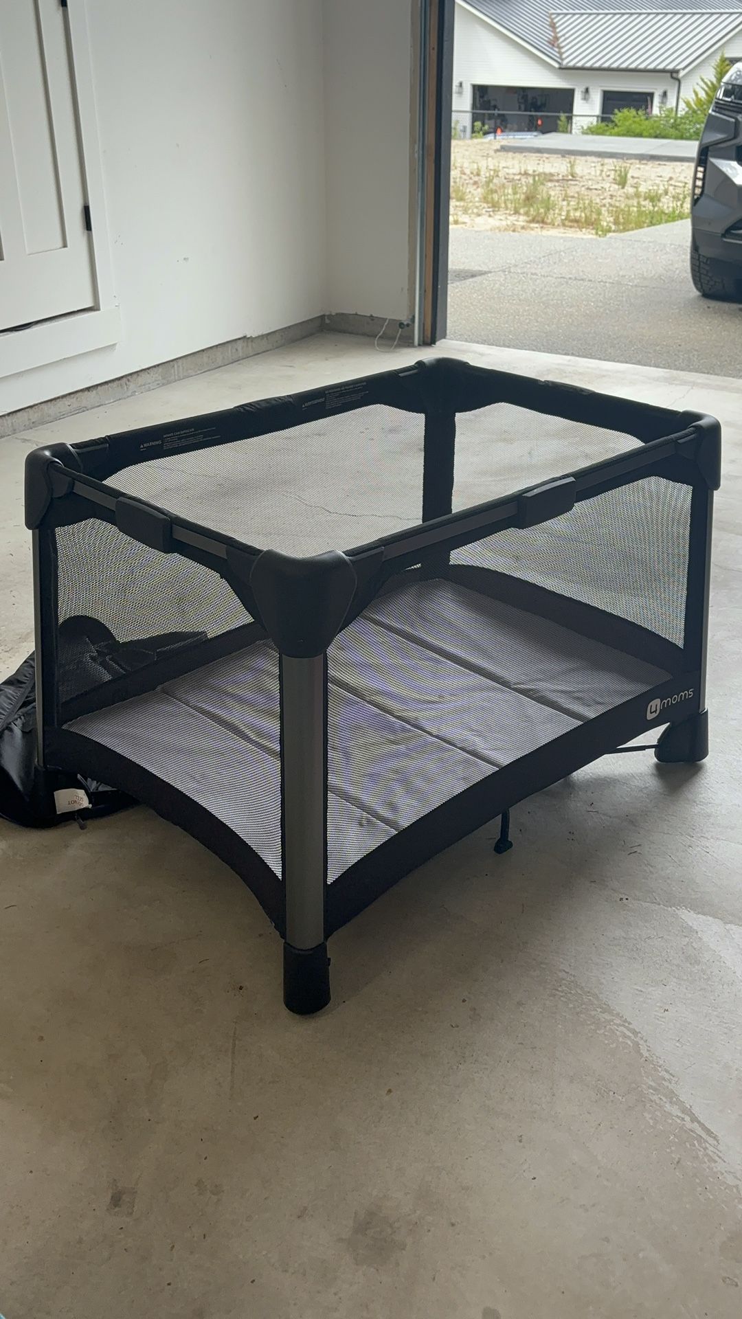 4Moms Travel Crib