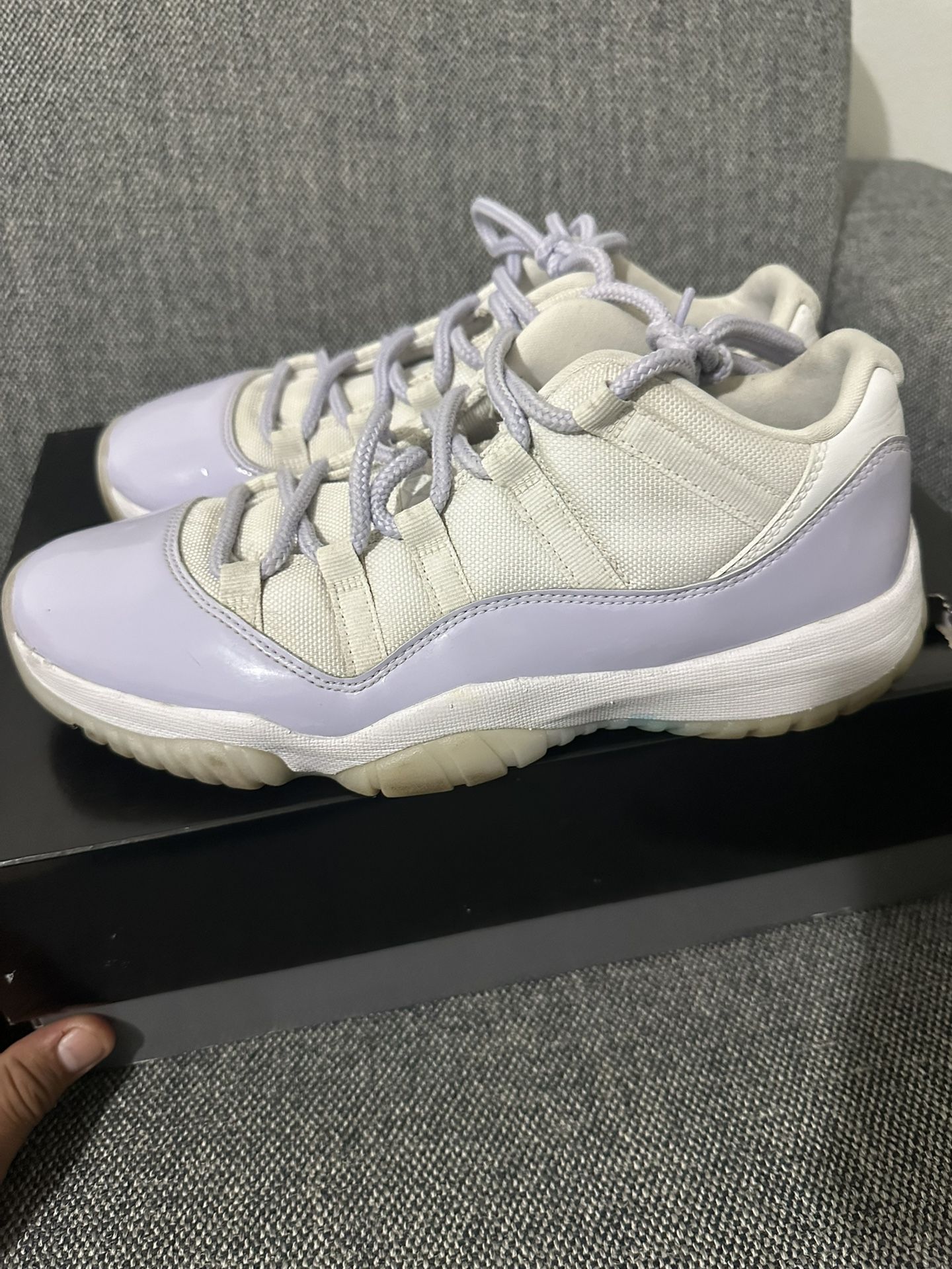 Jordan 11 Men’s 9.5 Women’s 11