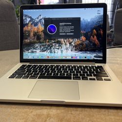 💻 Apple MacBook Pro 13” – Core i7 / 16GB RAM / 500GB SSD