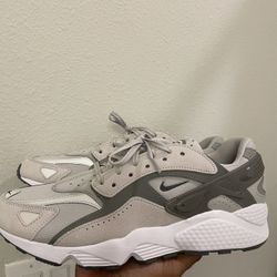 MENS Huarache NIKE Size 12