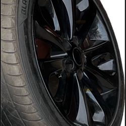 Land Rover 5 Lugs  Factory 20 Inch Rims With Tires Black 2045/45 R 20 