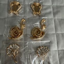 Brooches 