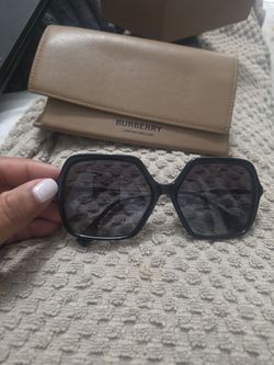 Burberry woman's sunglasses