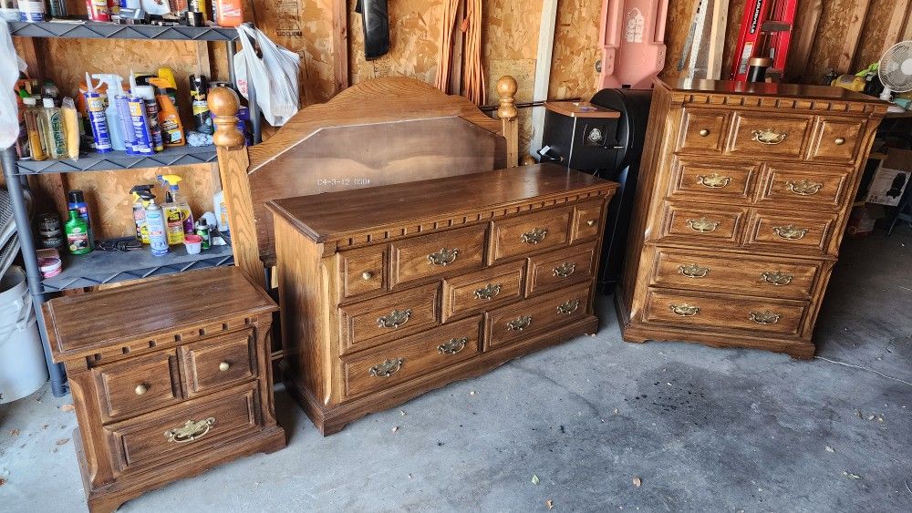 Queen Bedroom Set
