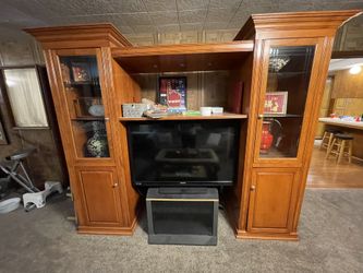Entertainment Center Freeeee