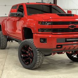 Wheels 20” Gloss Black Milled with Red/Rines Rojos Negro brillante molido 