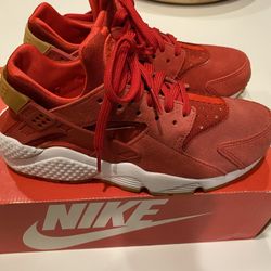 Nike Women’s Huarache Size 8