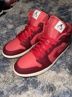 Jordan 1 Mid SE Valentines Day