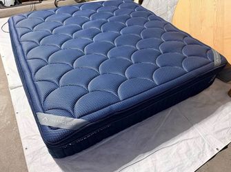 DreamCloud Luxe Hybrid King Mattress