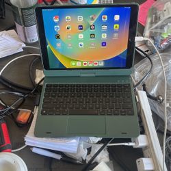 iPad Pro First generation With Keyboard