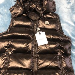Black vests m,l