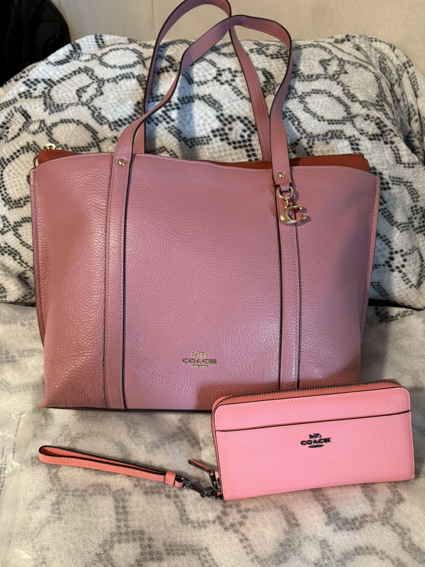 🌸 Coach Chelsea Tote + Wristlet Set in Rose Pink🌺