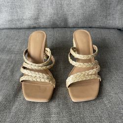 Women’s Universal Thread Goods Co Were Heels Size 9