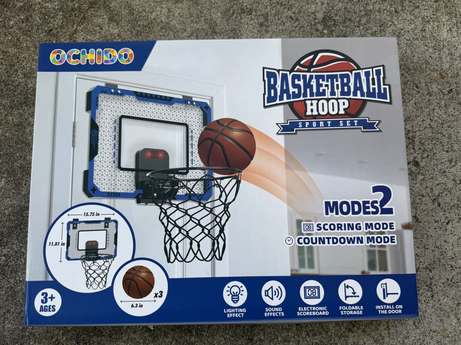 Basketball hoop with electronic scorecard and 3 balls (New)