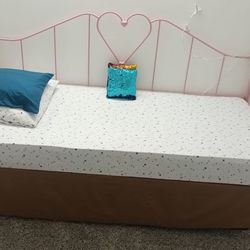 Pink Frame Heart Bed (twin)