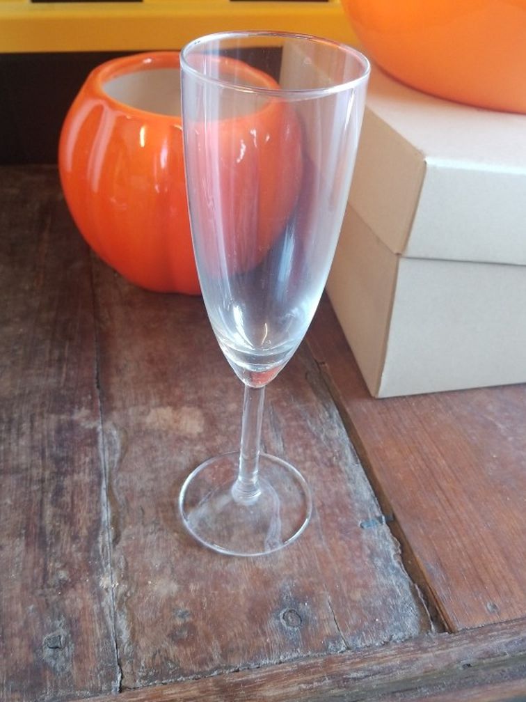 Free 22 Piece Champagne Flutes
