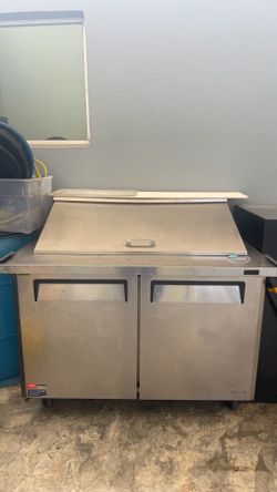Commercial 2-Door Refrigerated Pizza Prep Table