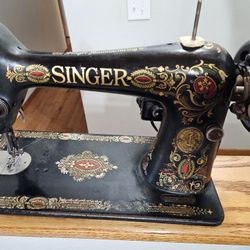 Vintage Singer Sewing Machine 