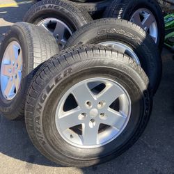 5 17inch Jeep Wheels - With 265/70/17
