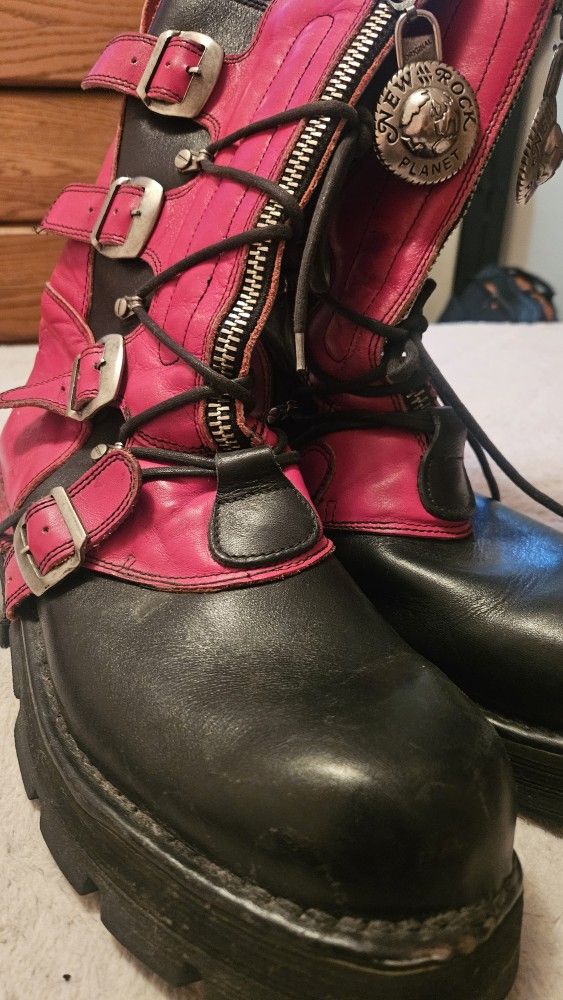 NEW ROCK BOOTS