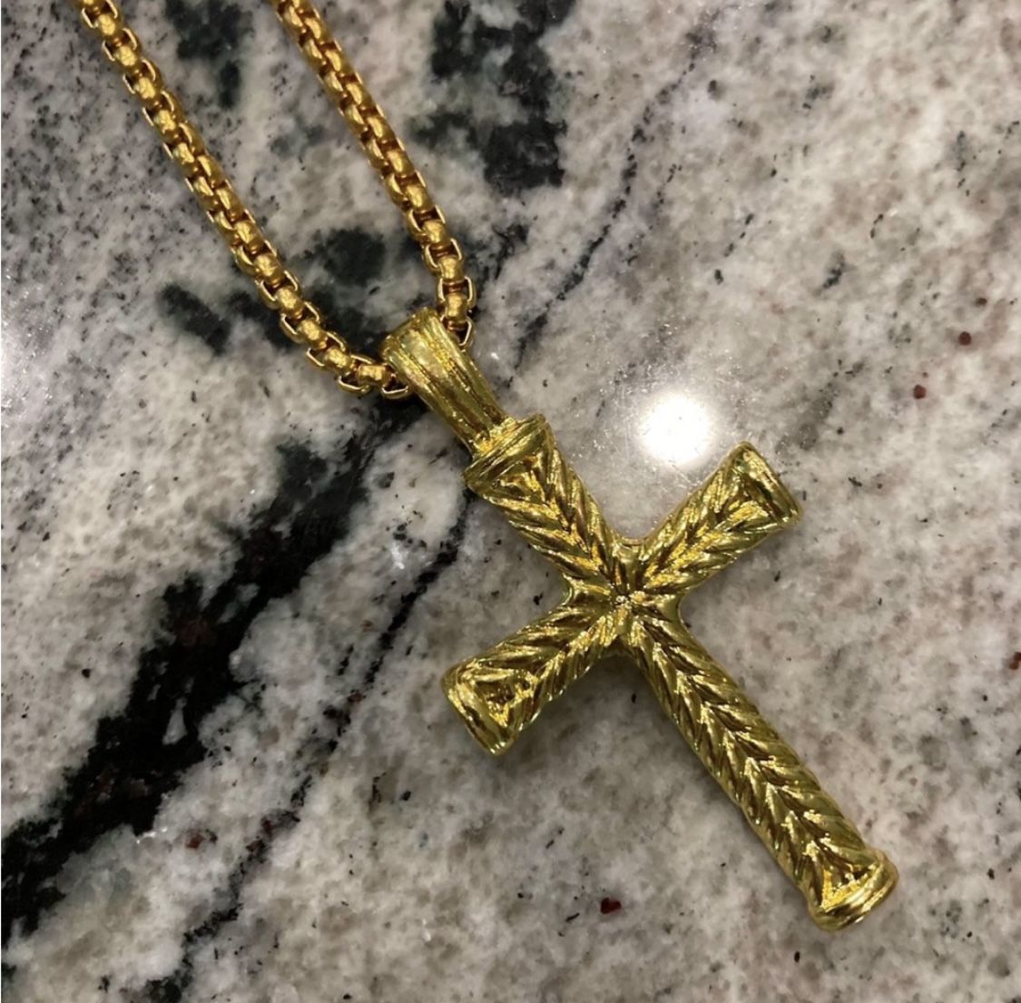 GOLD TONE YURMAN STYLE ROLO NECKLACE WITH CROSS