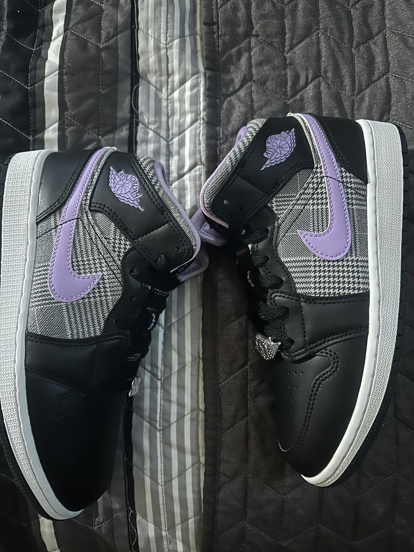 Jordan Mid 1 Size 4.5y Or 6 Woman 