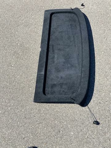Volkswagen hatchback privacy lid