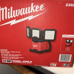 Milwaukee M18 ROVER Dual Power Triple-Panel Flood Light