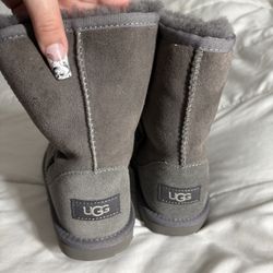 GREY UGGS 