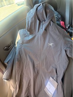 Ark’Teryx Women’s Medium