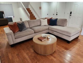 Beautiful Sectional in  Excellent Condition!